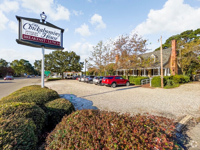 The Old Chickahominy House is a Greensprings dining tradition for locals.