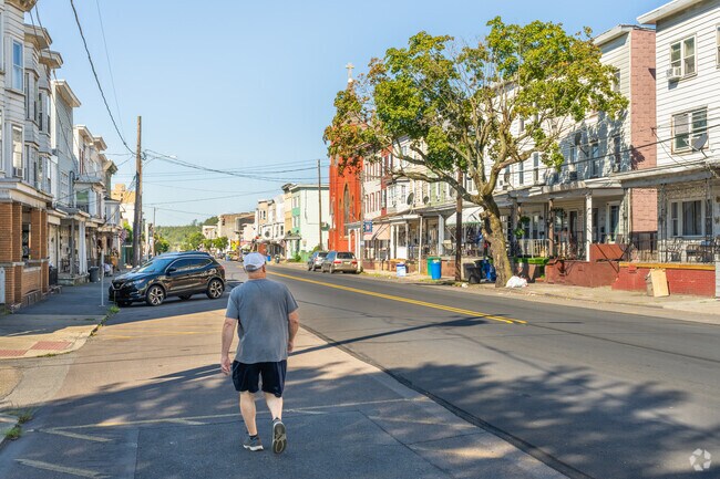 Mahanoy draws locals together through seasonal festivals and neighborhood happenings.