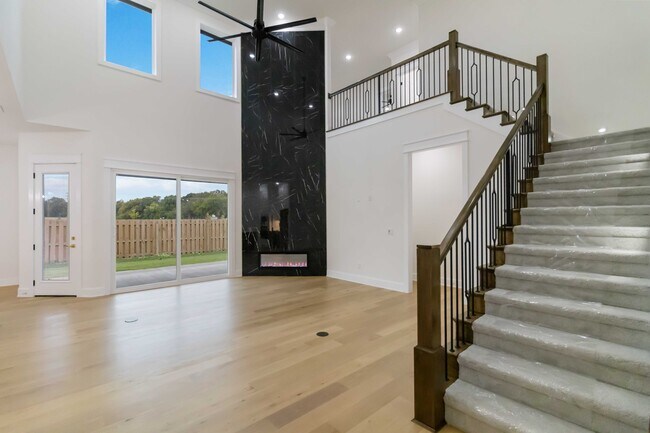 SLE L 130-07-Living Rm 01.jpg