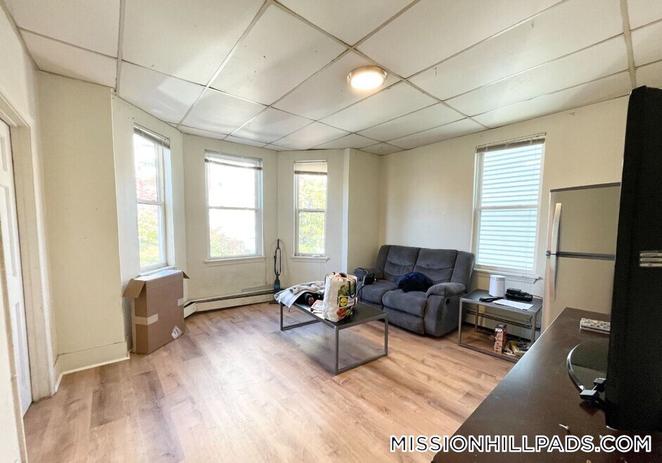 1572 Tremont St unit 2, Roxbury Crossing, MA 02120 - photo 1