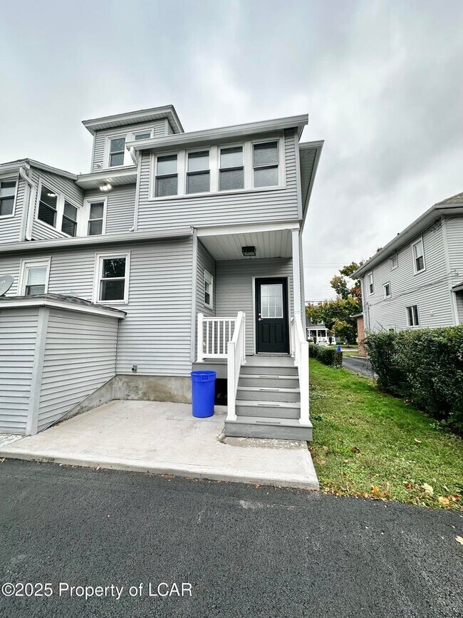 44 Shoemaker St, Kingston, PA 18704 - photo 2