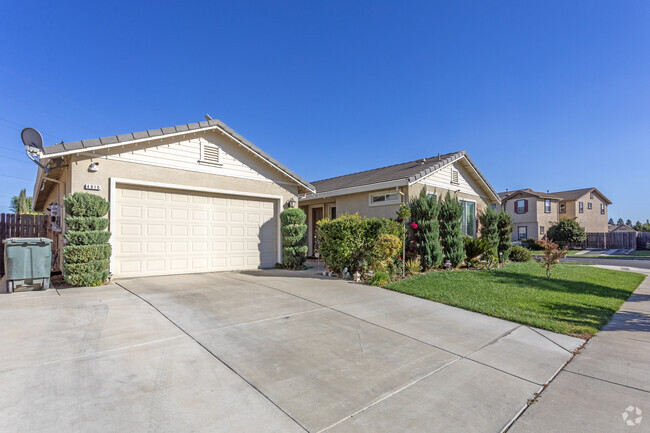 Homes in Bellevue Ranch often feature custom landscaping.