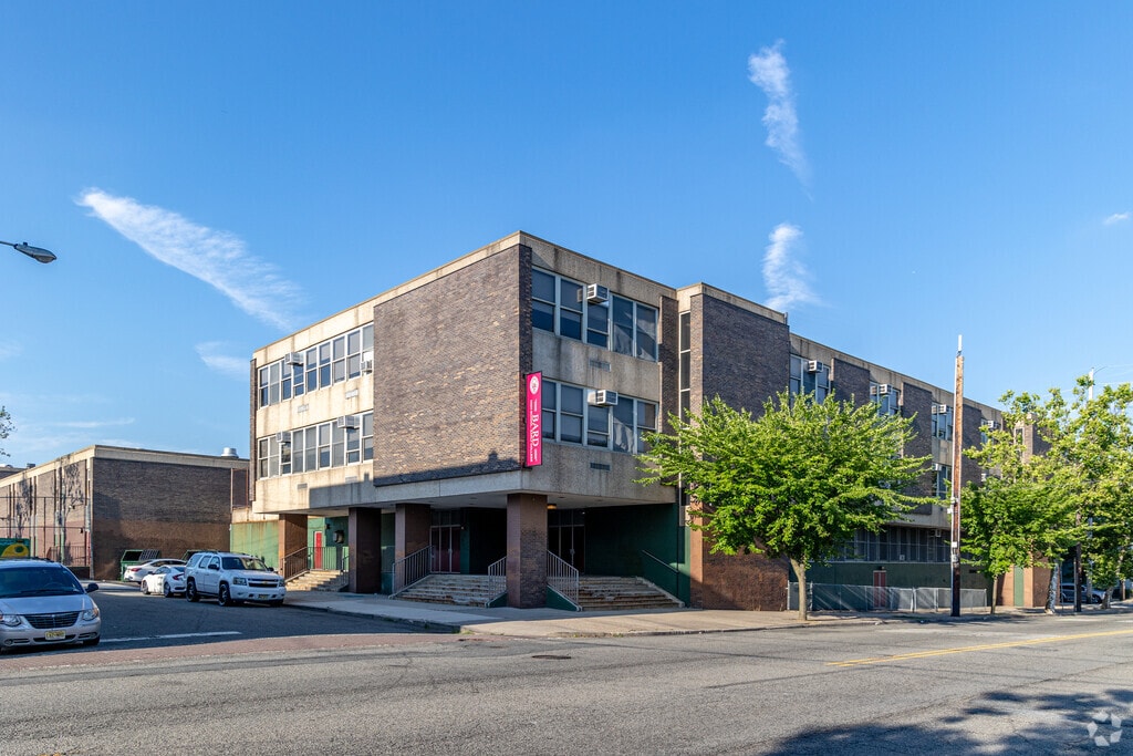 Bard High School Early College is a Public School in Downtown Newark, NJ.