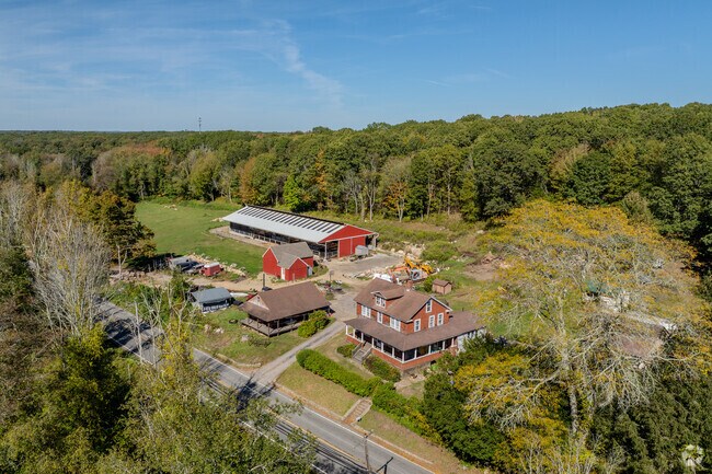 Montville's large homes and wide lawns, lend themselves to relaxing outdoor recreation.