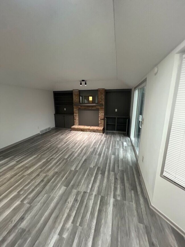 3512 Maple St, West Des Moines, IA 50265 - photo 4