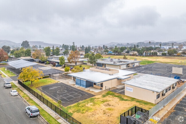 Arroyo Elementary School has a student to teacher ratio of 22 to 1.