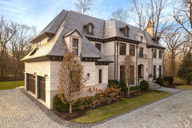 Contemporary Georgian style homes are some of the most sought-after homes in Glencoe.