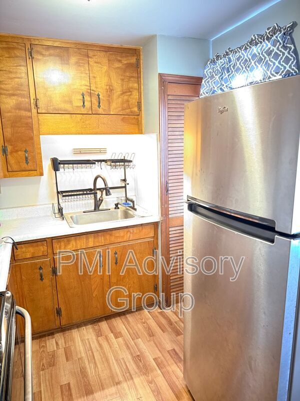 829 SW Cambridge Ave, Topeka, KS 66606 - photo 3