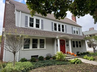 1631 N 69th St, Wauwatosa, WI 53213