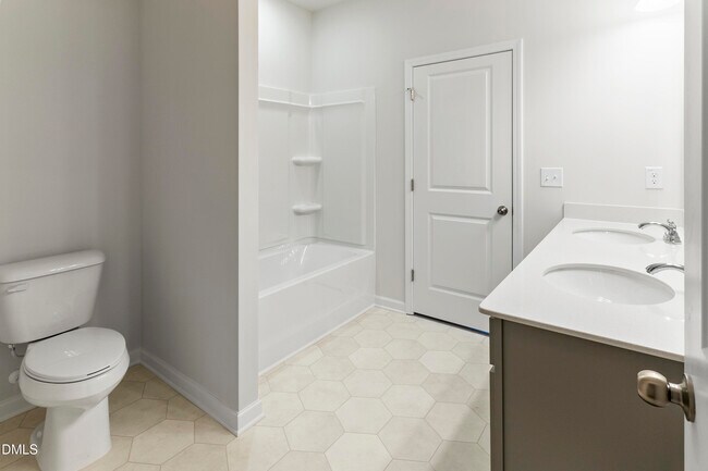 521 Olivia Crossing Ct, Four Oaks, NC 27524 - photo 7