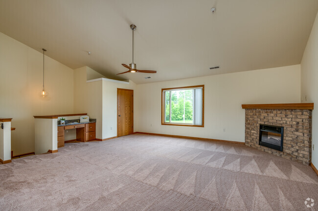 2 BR, 2 BA - 1,900SF