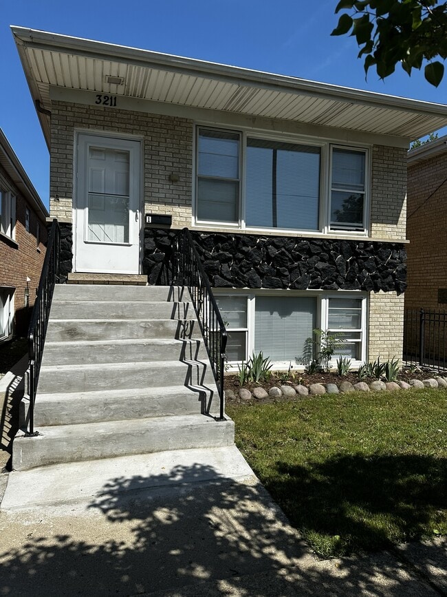 3211 S 53rd Ct, Cicero, IL 60804