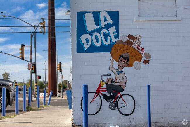 The La Doce mural on 12th Avenue in Sunnyside marks the spot of La Estrella Bakery.