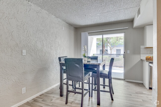 2BR, 1BA - 935SF - Dinning Room