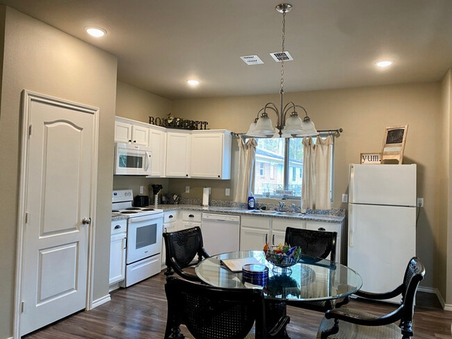 798 Madison St, Carthage, TX 75633 - photo 3