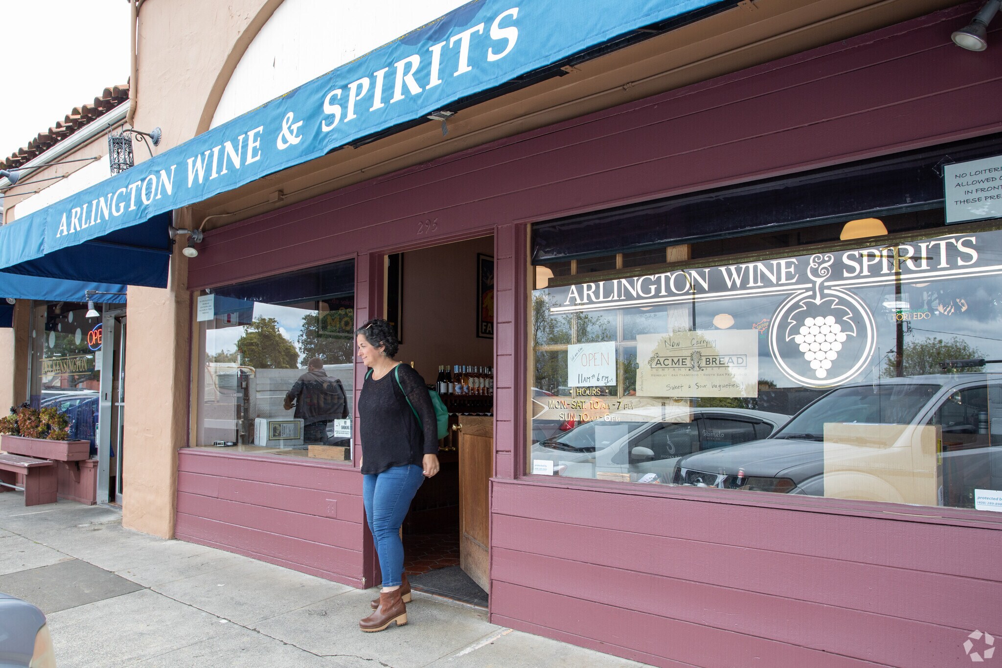 Arlington Avenue in Kensington features multiple shops.
