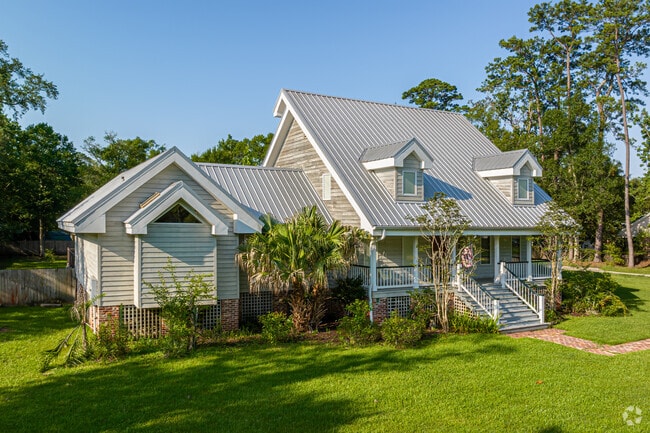 Acadian homes are a great option when looking to move to East Slidell.