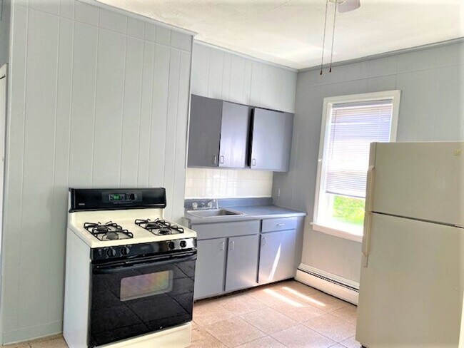 74 Veazie St unit 2, Providence, RI 02908 - photo 2