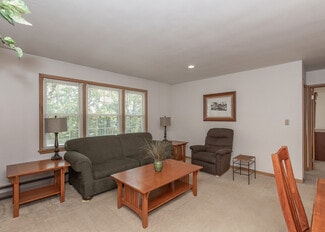 1016 Lincoln Rd, Bettendorf, IA 52722