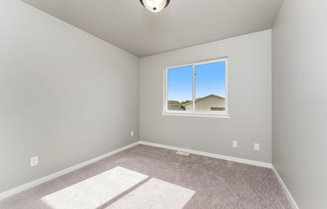 804 S Main St, Lennox, SD 57039 - photo 3