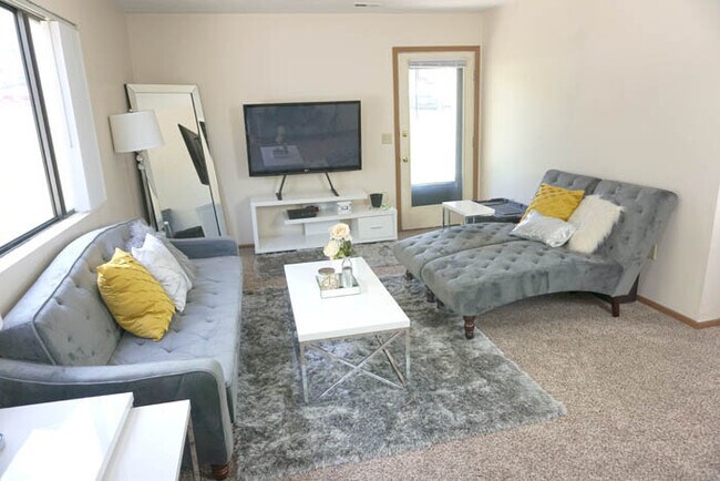 Keystone Park Apartments - Benson, Omaha, NE 68134 - photo 3