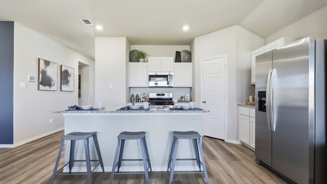 553 Marsh St, Cleburne, TX 76033 - photo 4