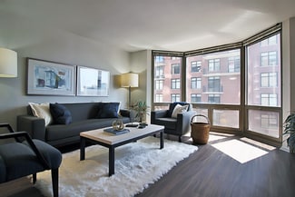 1130 El Greco St, Chicago, IL 60610