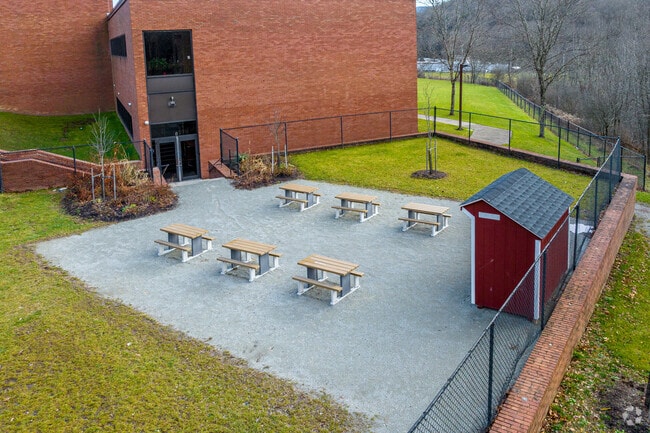 Laurel Valley Elementary School includes an outdoor lunch area for staff and students.