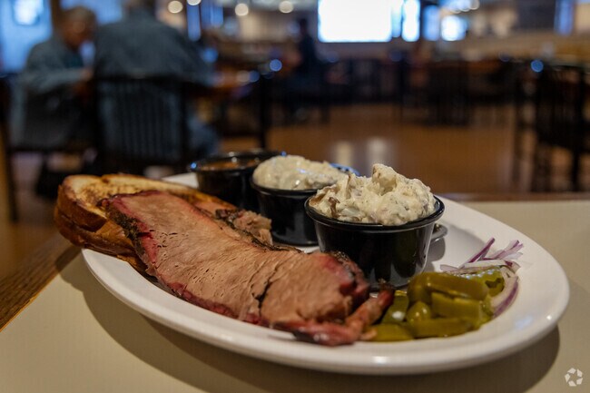 EL GHEKO residents flock to Holy Smokin' Butts BBQ for brisket and sides.