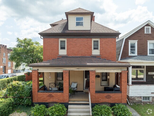 Columbia Park has many american foursquare style homes.