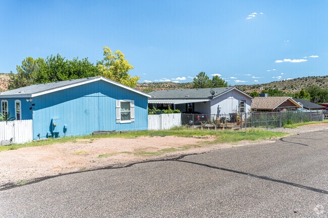 Manufactured and mobile homes are a popular style in Cornville, Arizona.
