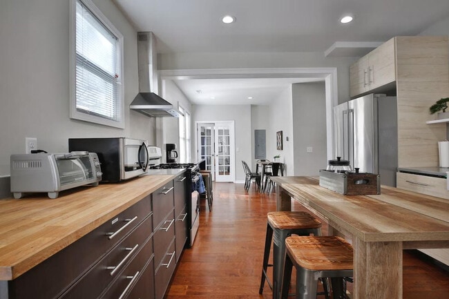 137 E Tompkins St unit ID1364302P, Columbus, OH 43202 - photo 3