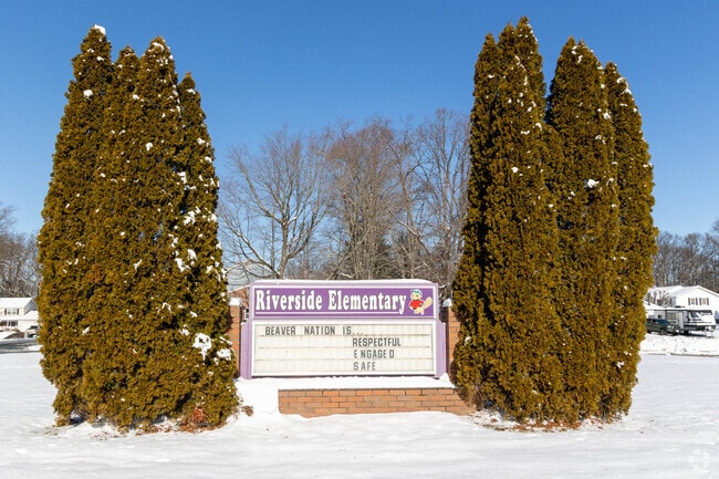 Riverside Elementary School has a student-teacher ratio of 13-1.