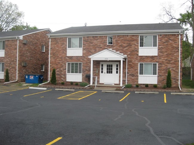 4030 Elmhurst Rd, Toledo, OH 43613 - photo 2