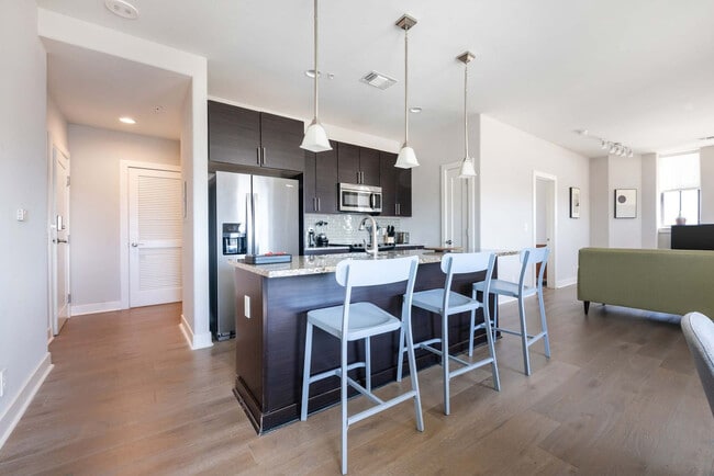 10 Light St unit FL24-ID1024639P, Baltimore, MD 21202 - photo 2