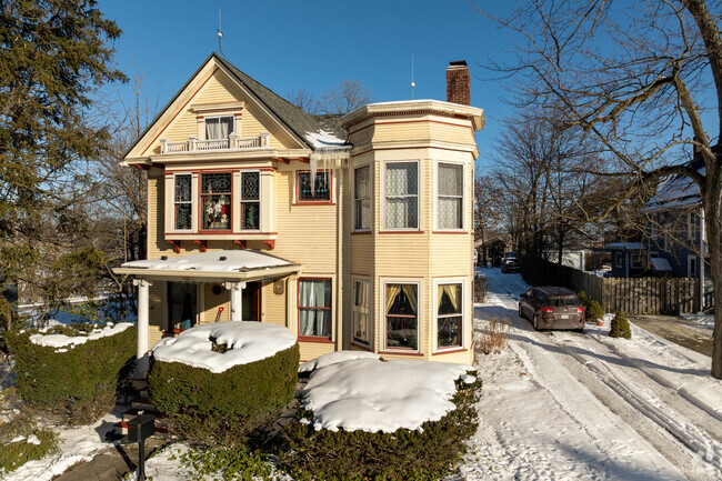 Victorian-style homes are located near Medina Square in Medina, Ohio.