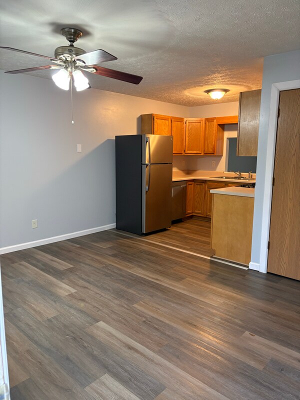 1112 1/2 Hocking Rd, Belpre, OH 45714