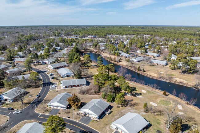 Crestwood Village One is the only community with a golf course that is interwoven within the neighborhood, and residents can bring guests to play on the 9-hole, par-3 course.