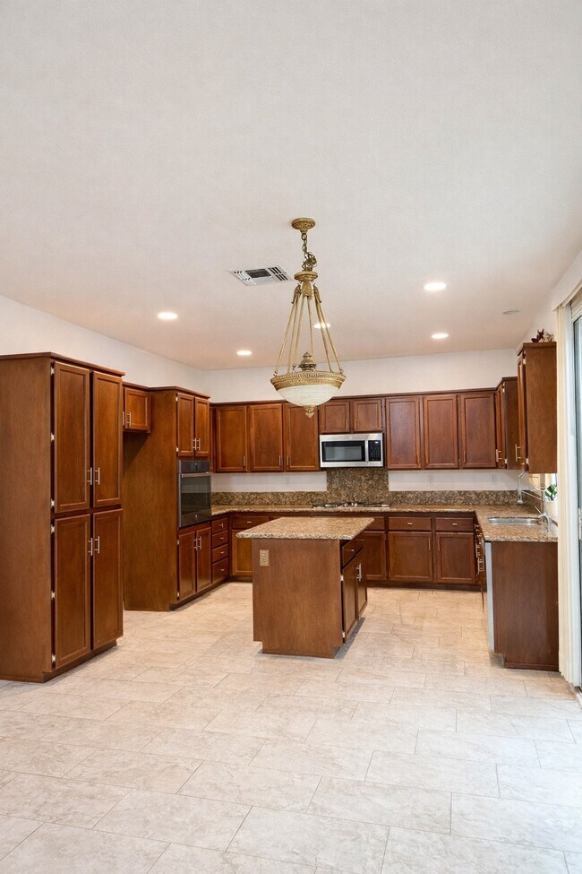 632 Fisher Cir, Folsom, CA 95630 - photo 7