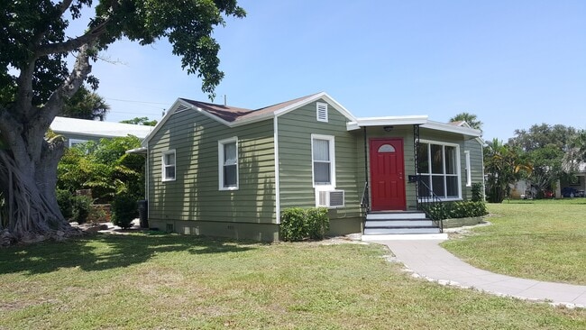 1231 Longwood St, West Palm Beach, FL 33401 - photo 2