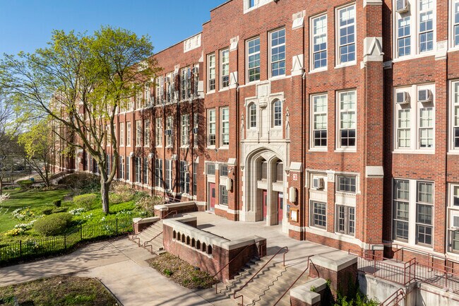 Horner Park students can attend Amundsen High School which received an A- rank on Niche.