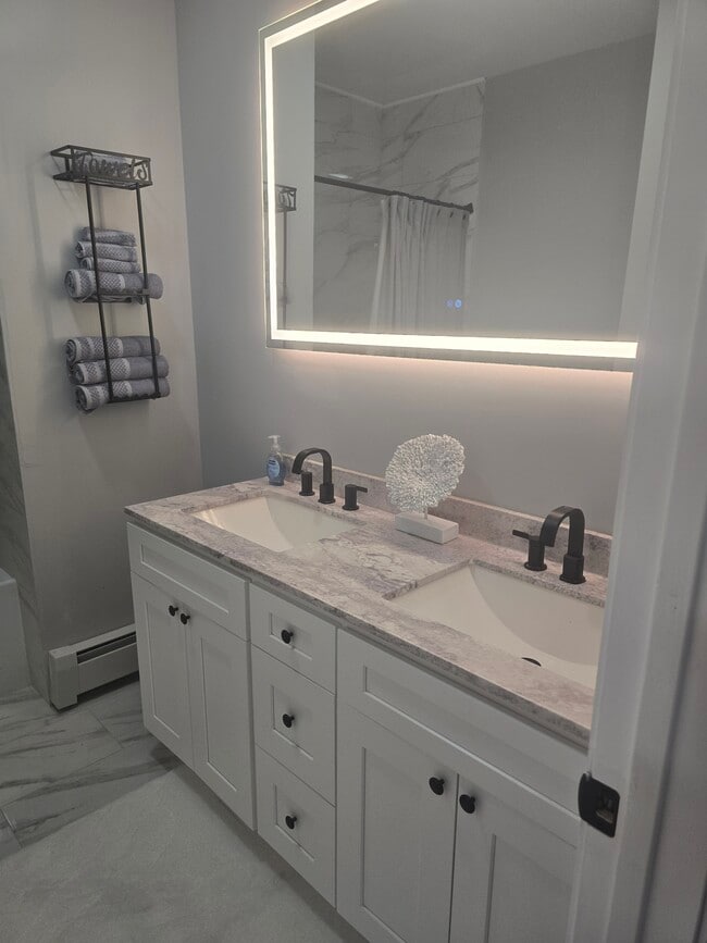 32 Homestead Ave unit Comfy Homestead, New Britain, CT 06053 - photo 2