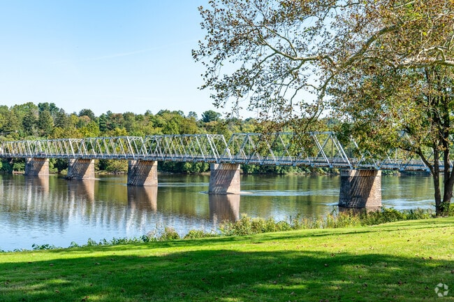 Braeburn Heights its minutes from the Delaware River.