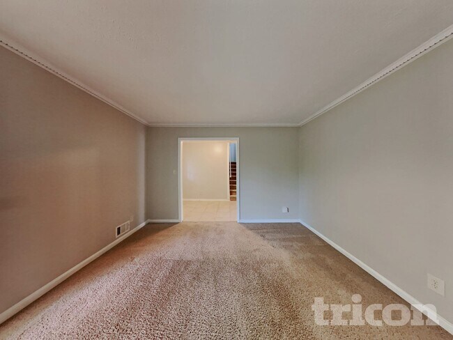 5181 Vivid Dr SW, Stone Mountain, GA 30087 - photo 4