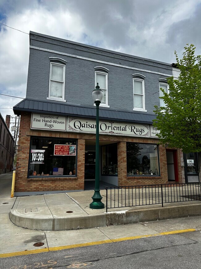 110 1/2 E 6th St unit 1, Bloomington, IN 47408 - photo 2