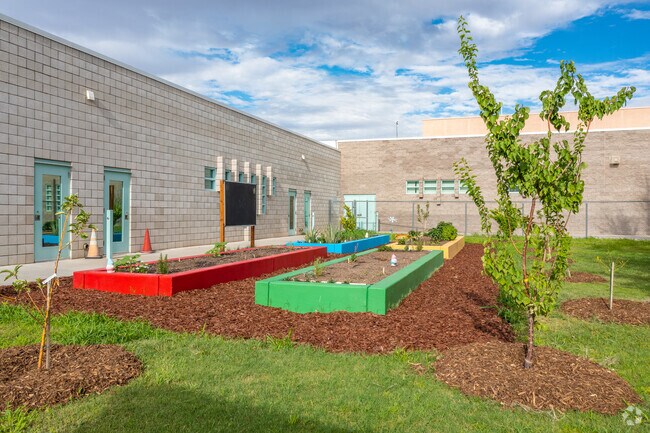 Arturo Cambeiro Elementary - poi - garden