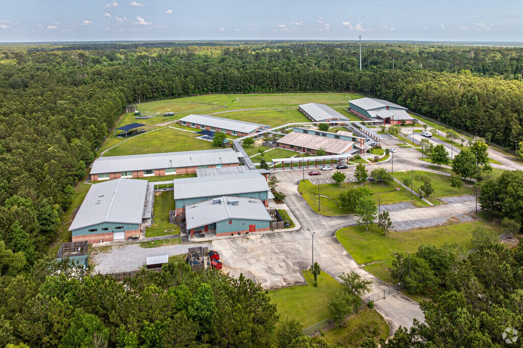 L.P. Monteleone Junior High School has an overall Niche grade of A.