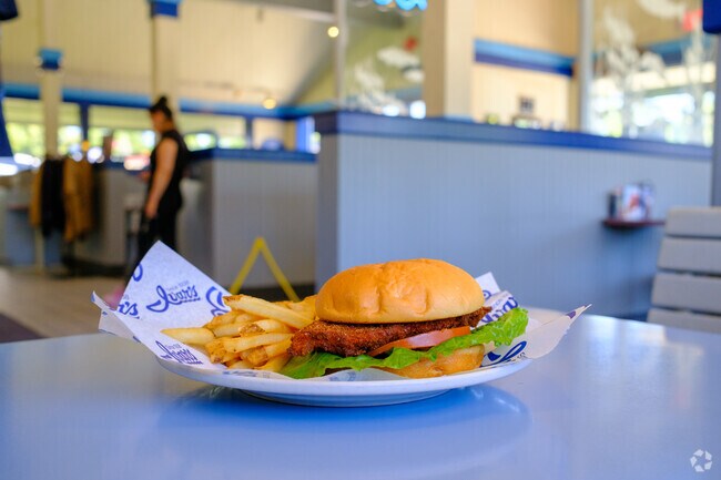 East Hill locals can enjoy some Kent comfort food at Ivar's Seafood Bar in the neighborhood.