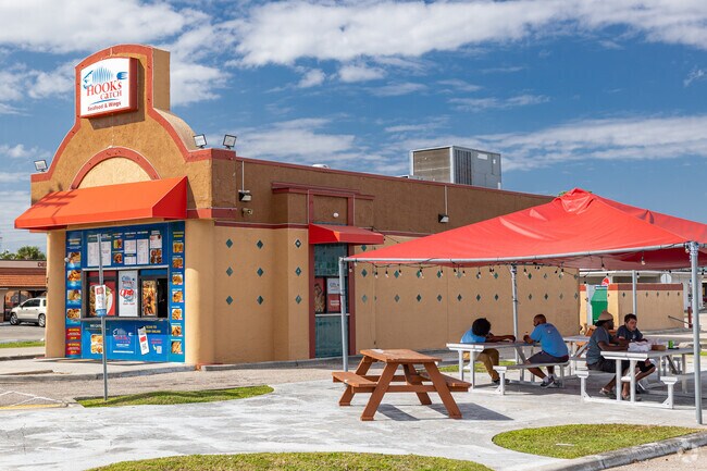 Hook's Catch is a favorite lunch spot for Jacaranda residents.