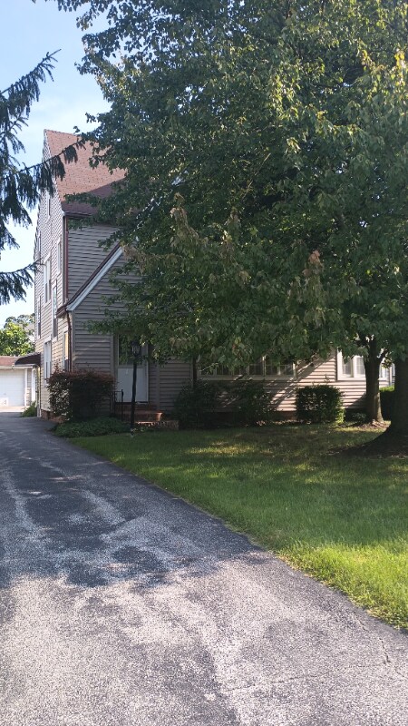 18523 Chagrin Blvd Unit 18523 Chagrin blvd., Shaker Heights, OH 44122